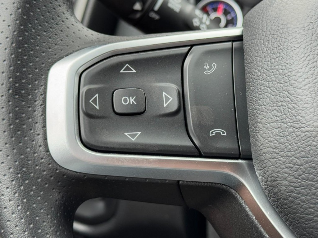 Ram 2500 Vehicle Full-screen Gallery Image 12