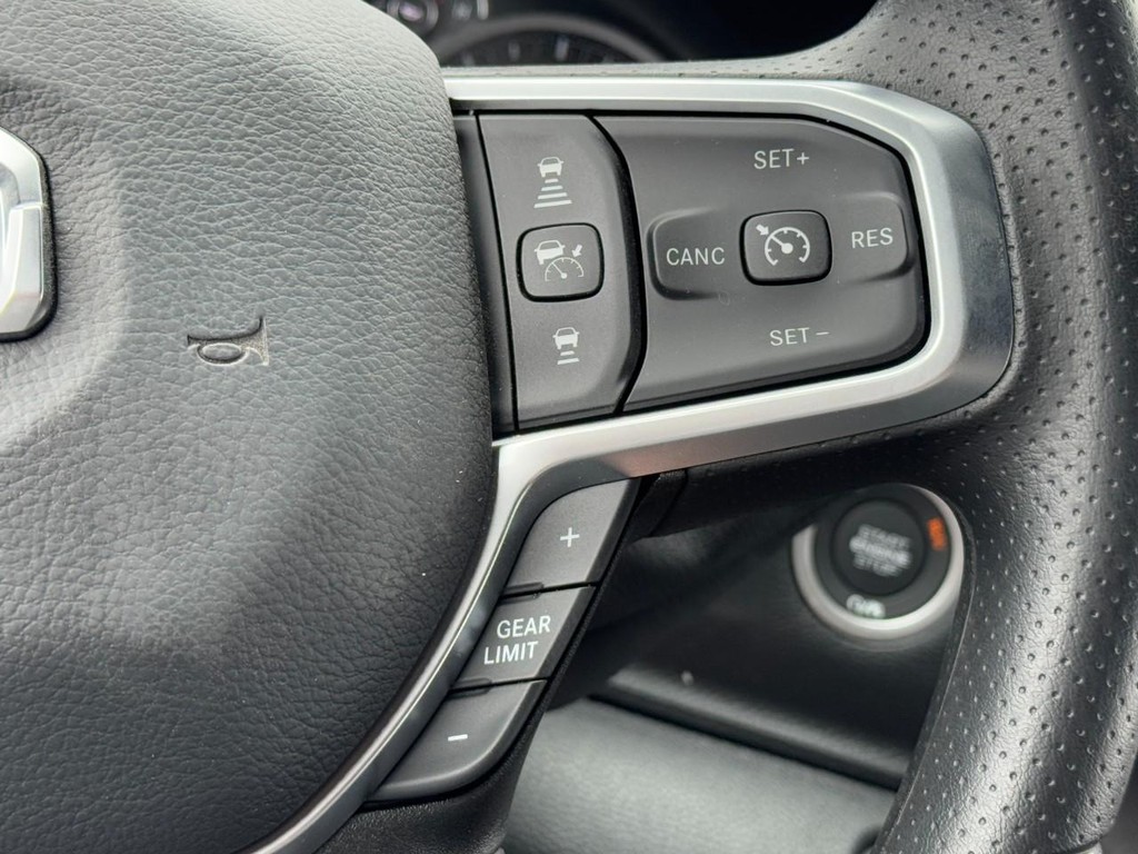 Ram 2500 Vehicle Full-screen Gallery Image 13