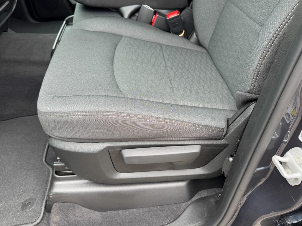 Ram 2500 Vehicle Full-screen Gallery Image 16