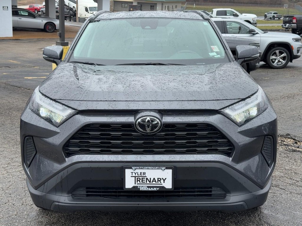 Toyota RAV4 Vehicle Full-screen Gallery Image 07