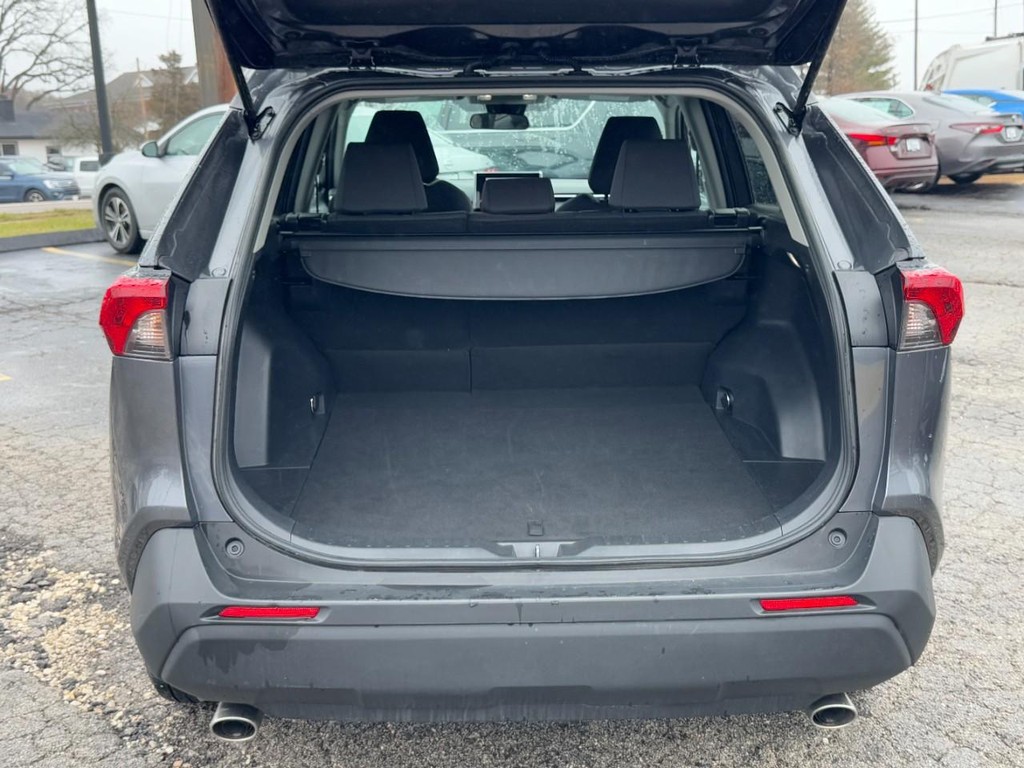 Toyota RAV4 Vehicle Full-screen Gallery Image 09