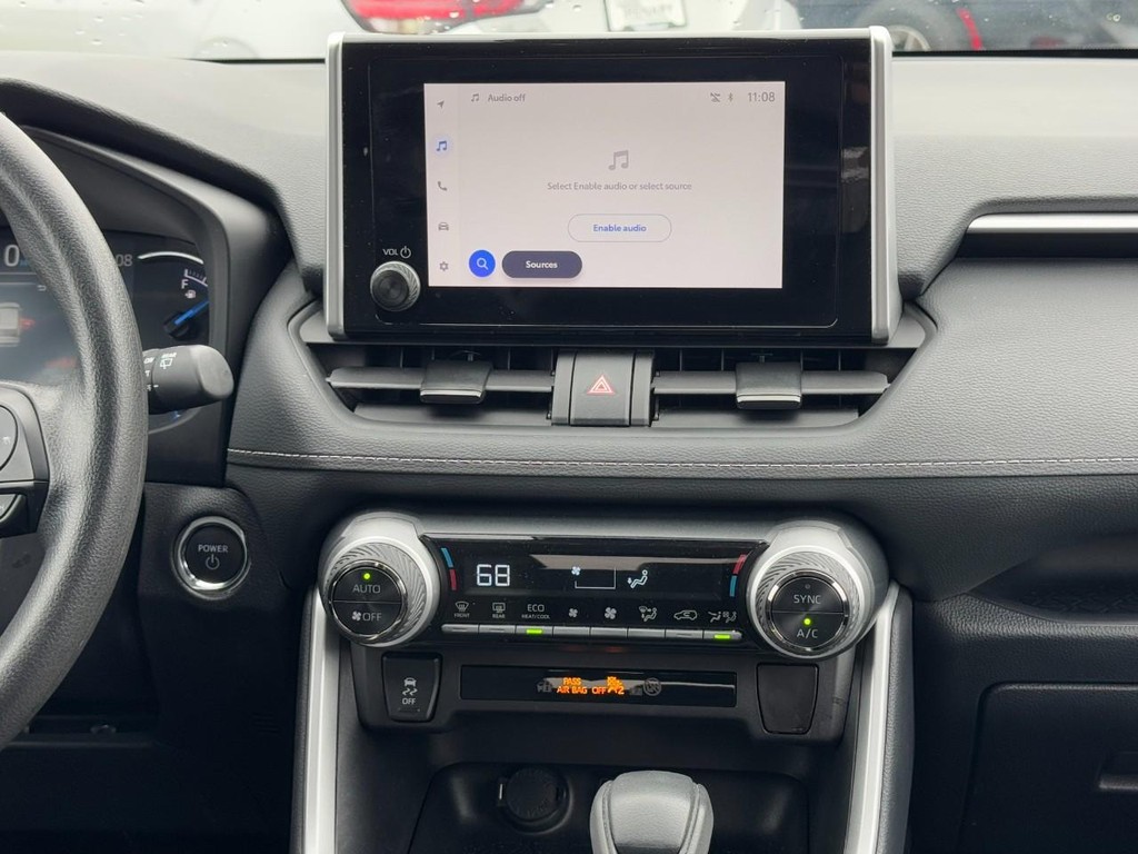 Toyota RAV4 Vehicle Full-screen Gallery Image 13