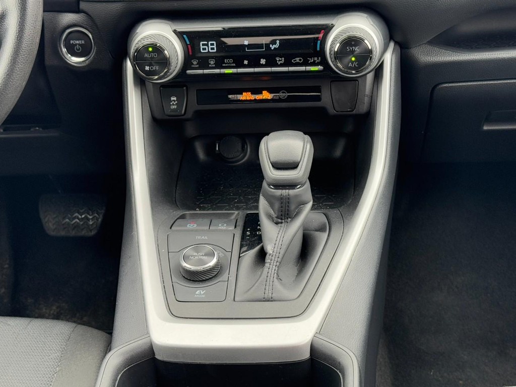 Toyota RAV4 Vehicle Full-screen Gallery Image 14