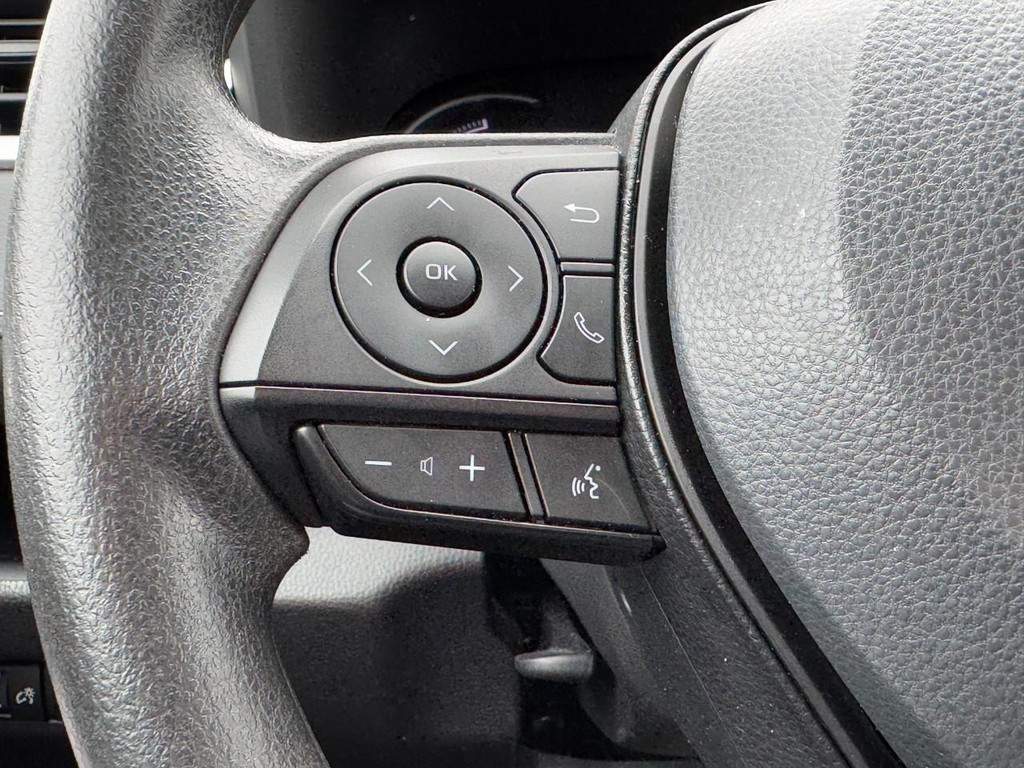 Toyota RAV4 Vehicle Full-screen Gallery Image 16