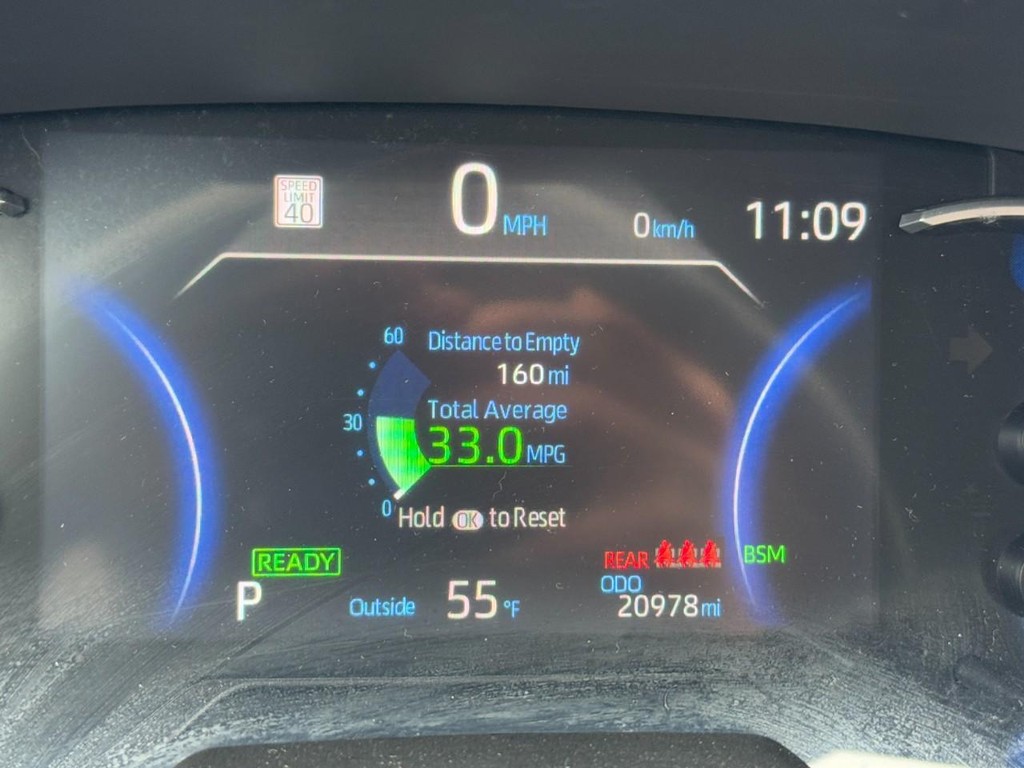 Toyota RAV4 Vehicle Full-screen Gallery Image 18