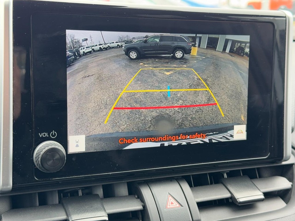 Toyota RAV4 Vehicle Full-screen Gallery Image 20