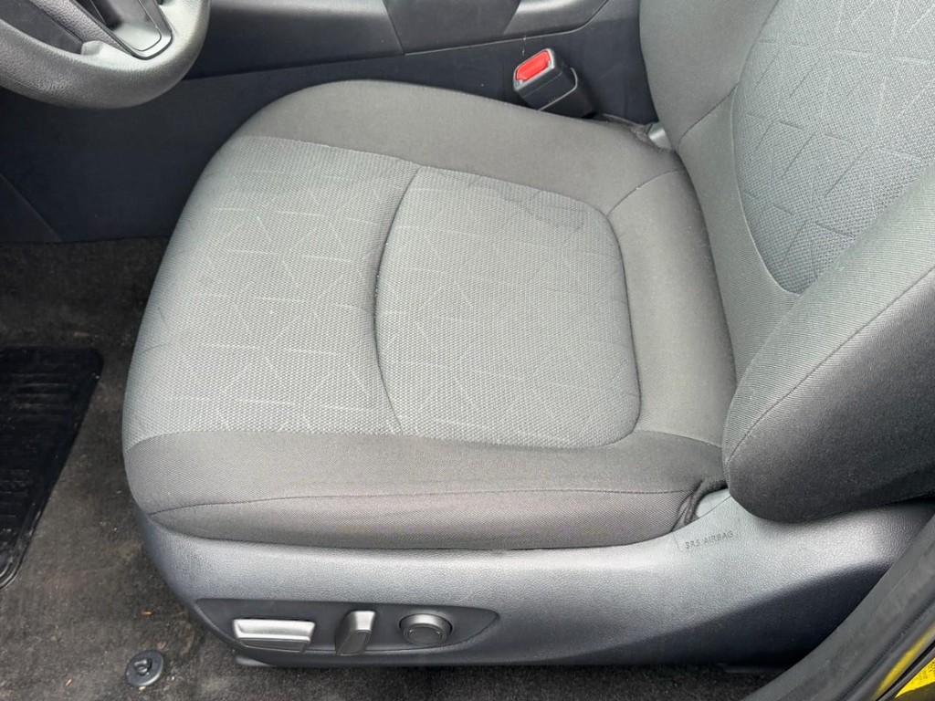 Toyota RAV4 Vehicle Full-screen Gallery Image 22