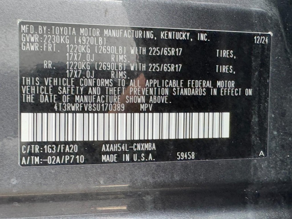 Toyota RAV4 Vehicle Full-screen Gallery Image 23