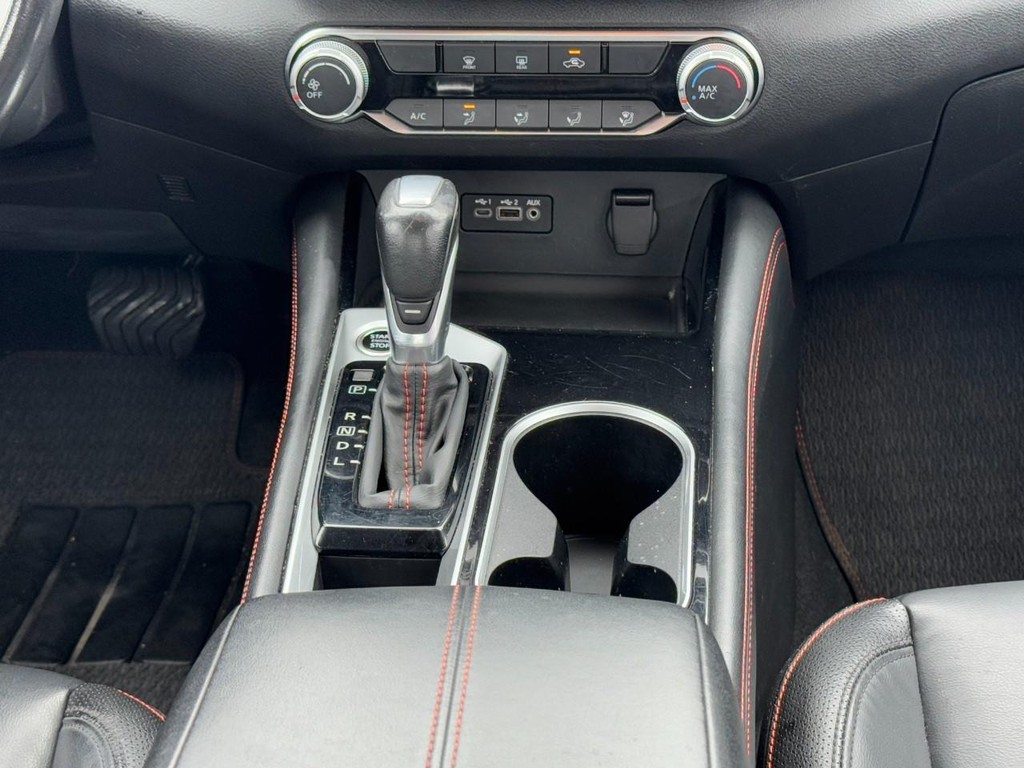 Nissan Altima Vehicle Full-screen Gallery Image 14