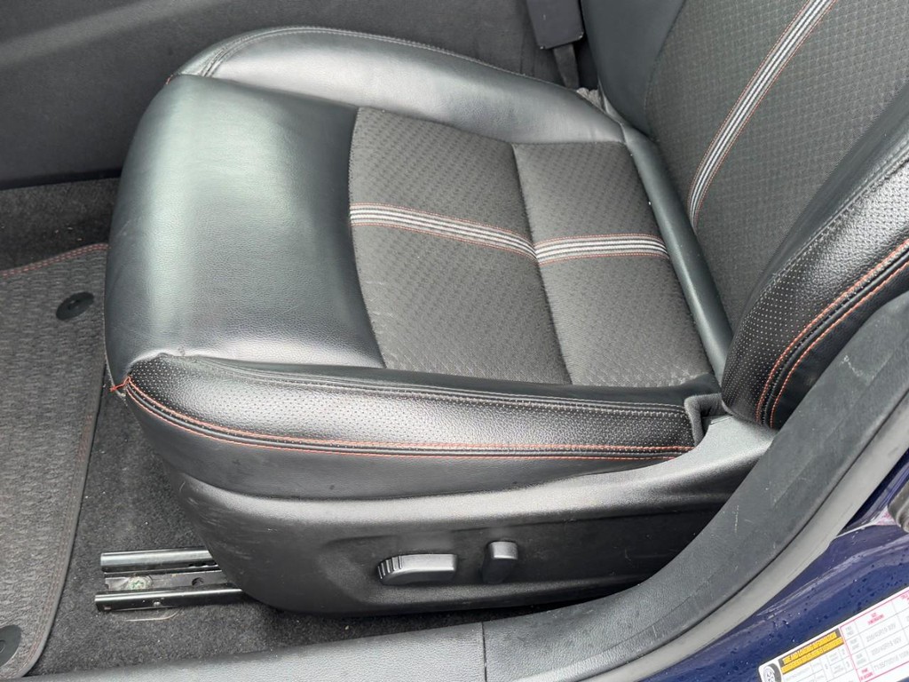 Nissan Altima Vehicle Full-screen Gallery Image 21