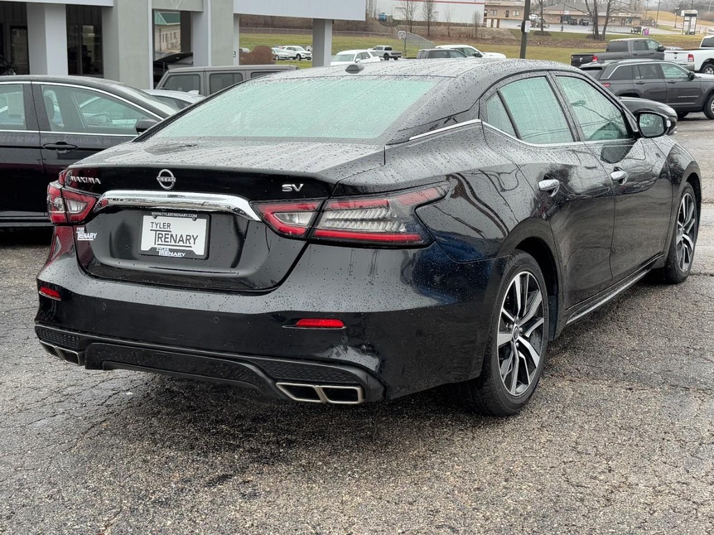 Nissan Maxima Vehicle Full-screen Gallery Image 03