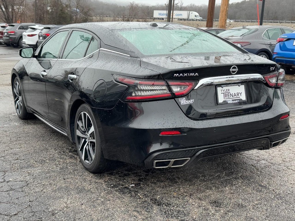 Nissan Maxima Vehicle Full-screen Gallery Image 04