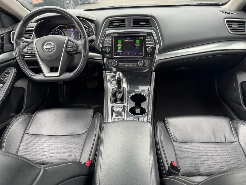 Nissan Maxima Vehicle Full-screen Gallery Image 11
