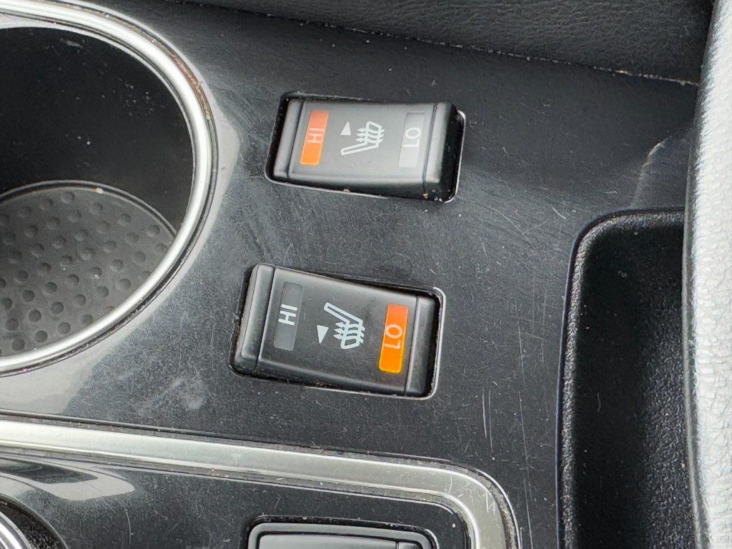 Nissan Maxima Vehicle Full-screen Gallery Image 19