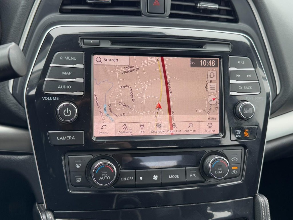 Nissan Maxima Vehicle Full-screen Gallery Image 21