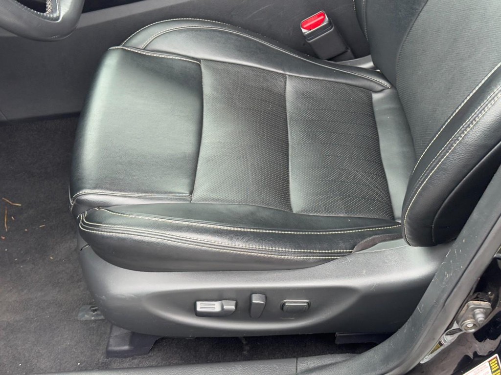 Nissan Maxima Vehicle Full-screen Gallery Image 24