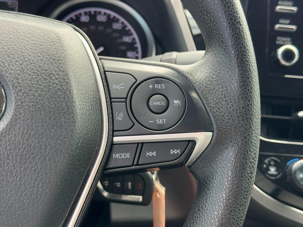 Toyota Camry Vehicle Full-screen Gallery Image 17