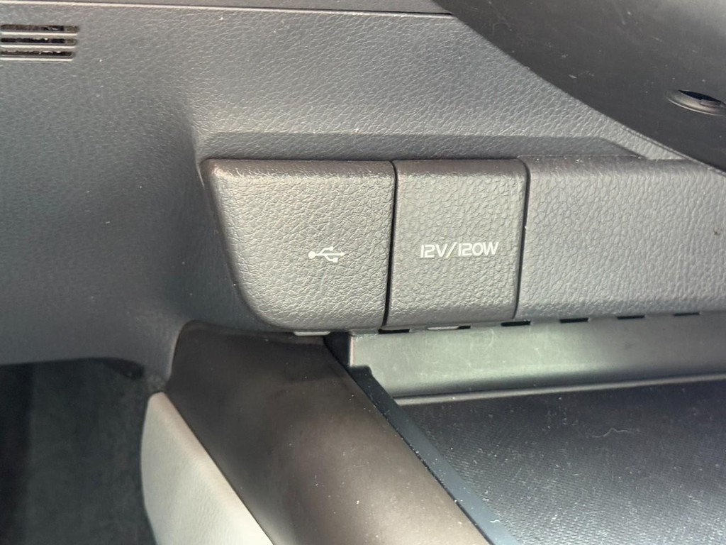 Toyota Camry Vehicle Full-screen Gallery Image 19