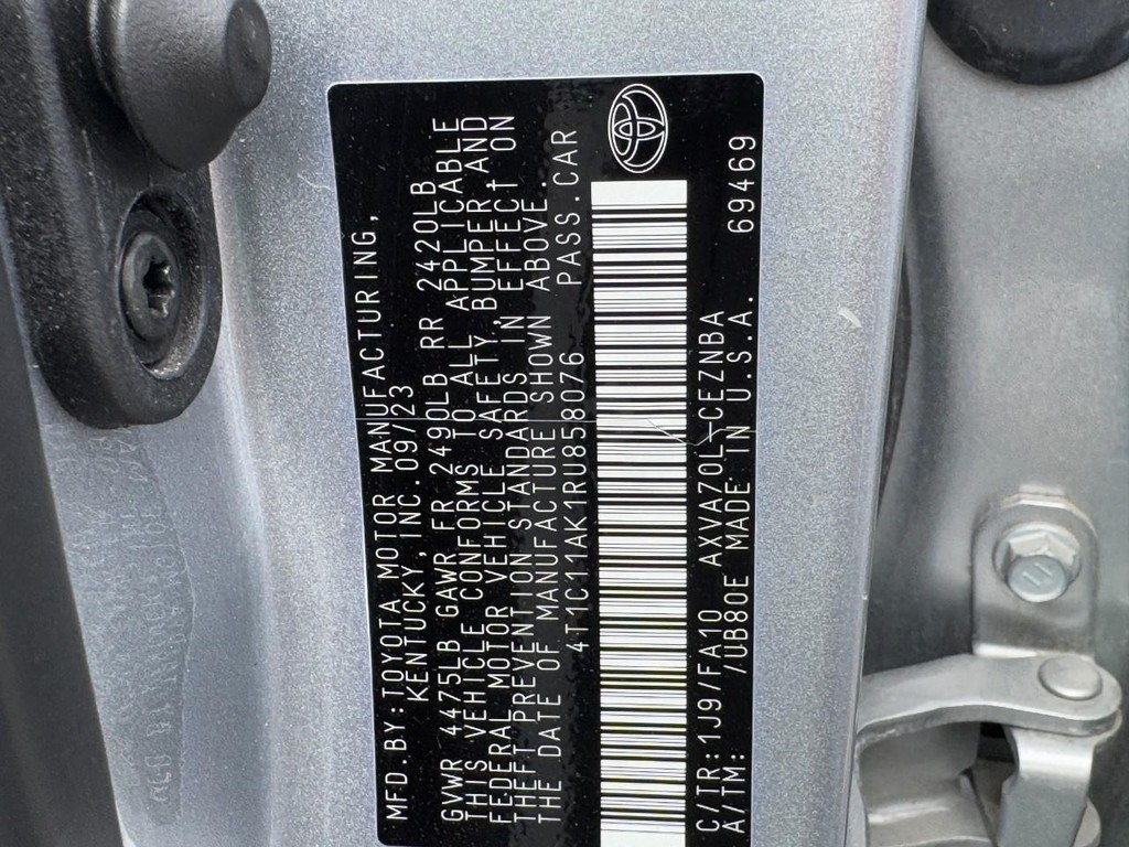 Toyota Camry Vehicle Full-screen Gallery Image 23