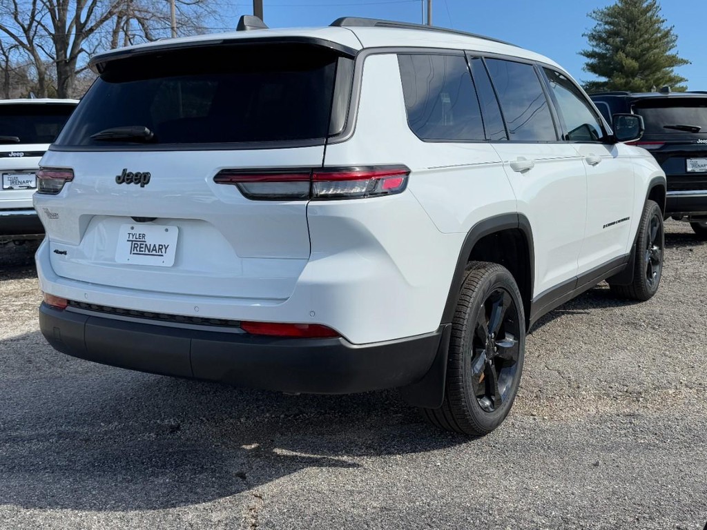 Jeep Grand Cherokee L Vehicle Full-screen Gallery Image 03