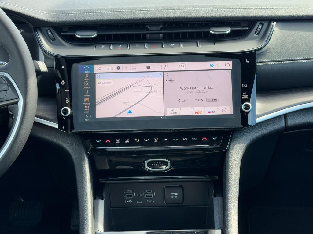 Jeep Grand Cherokee L Vehicle Full-screen Gallery Image 09