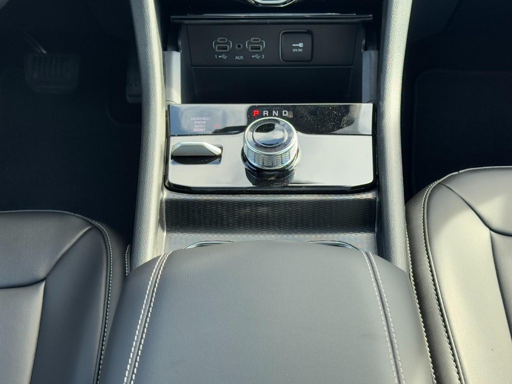 Jeep Grand Cherokee L Vehicle Full-screen Gallery Image 10