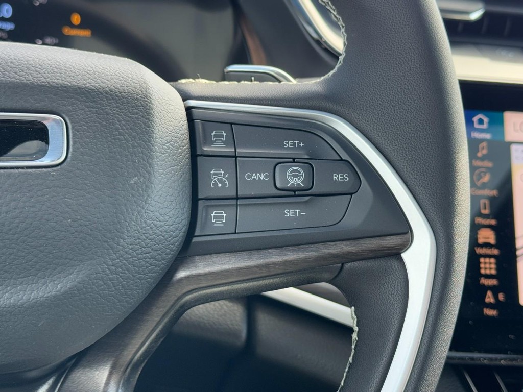 Jeep Grand Cherokee L Vehicle Full-screen Gallery Image 14