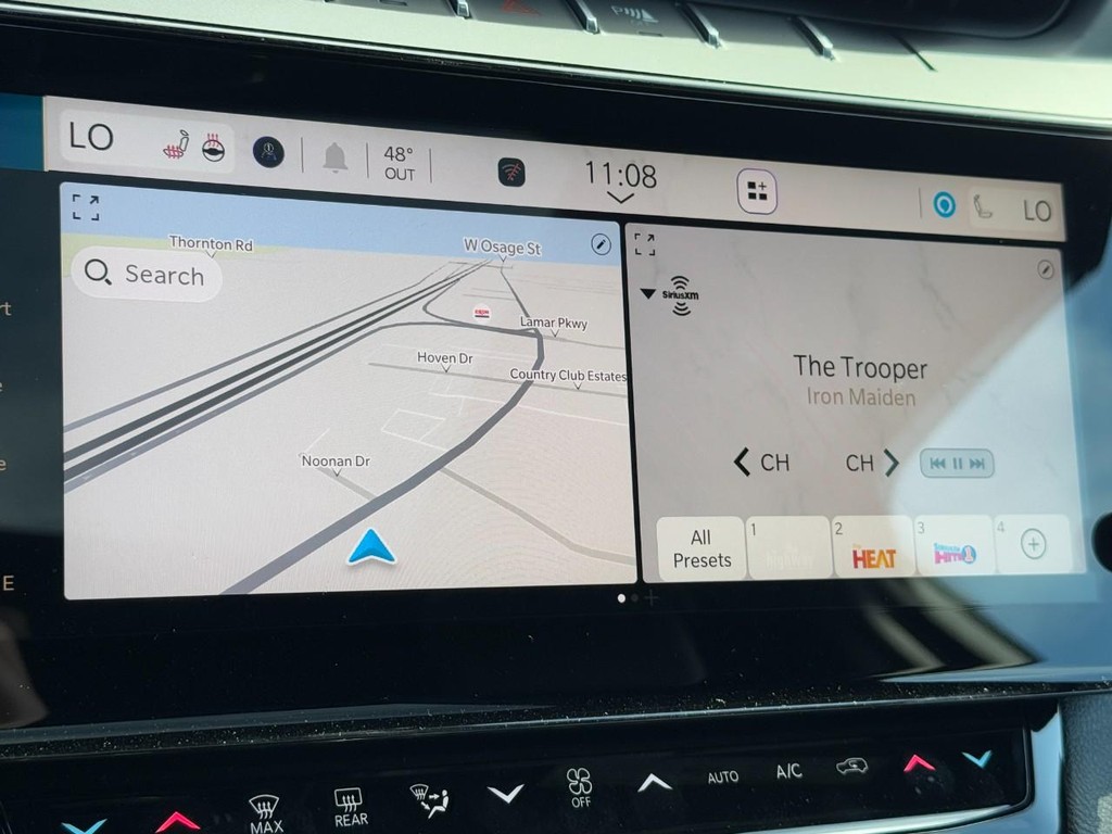 Jeep Grand Cherokee L Vehicle Full-screen Gallery Image 16