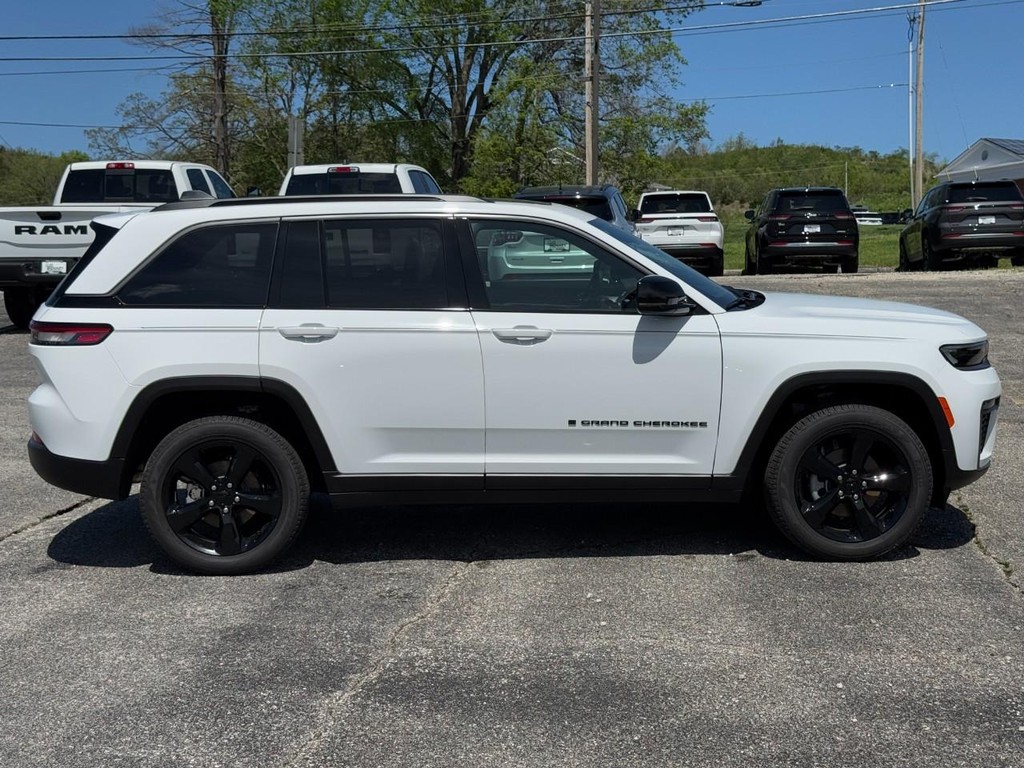 Jeep Grand Cherokee Vehicle Full-screen Gallery Image 02