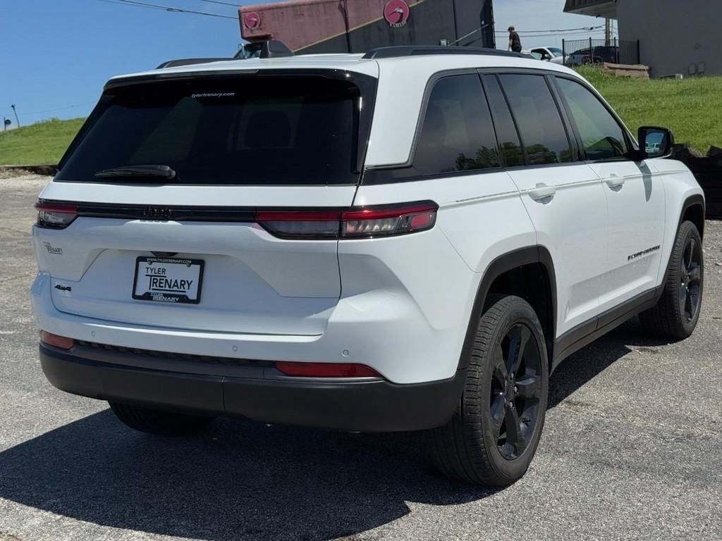 Jeep Grand Cherokee Vehicle Full-screen Gallery Image 04
