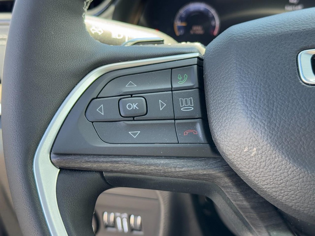 Jeep Grand Cherokee Vehicle Full-screen Gallery Image 13