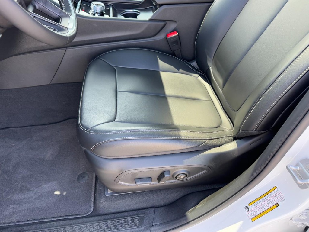 Jeep Grand Cherokee Vehicle Full-screen Gallery Image 17