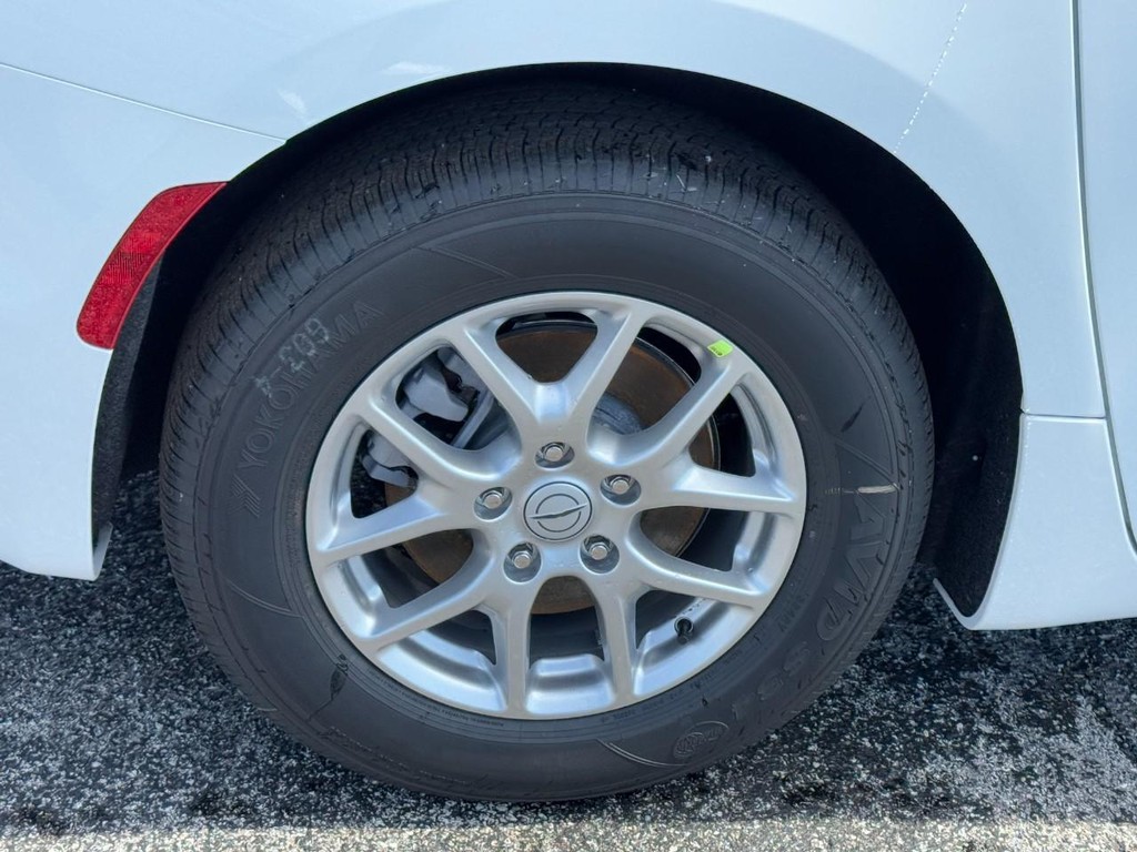 Chrysler Pacifica Vehicle Full-screen Gallery Image 04