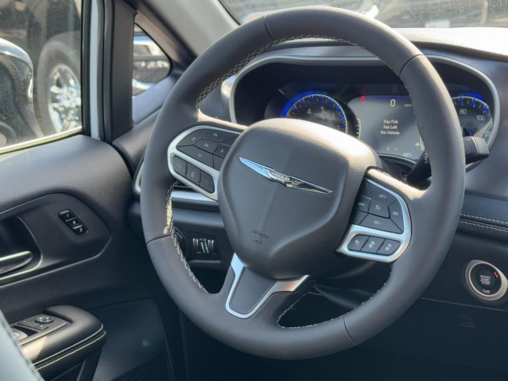 Chrysler Pacifica Vehicle Full-screen Gallery Image 08