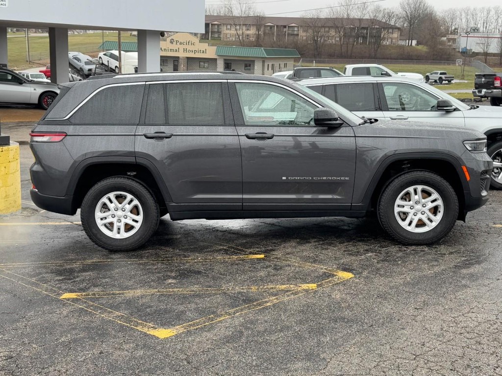 Jeep Grand Cherokee Vehicle Full-screen Gallery Image 02
