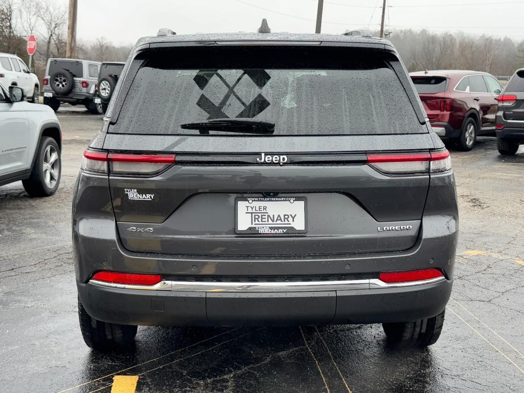 Jeep Grand Cherokee Vehicle Full-screen Gallery Image 08