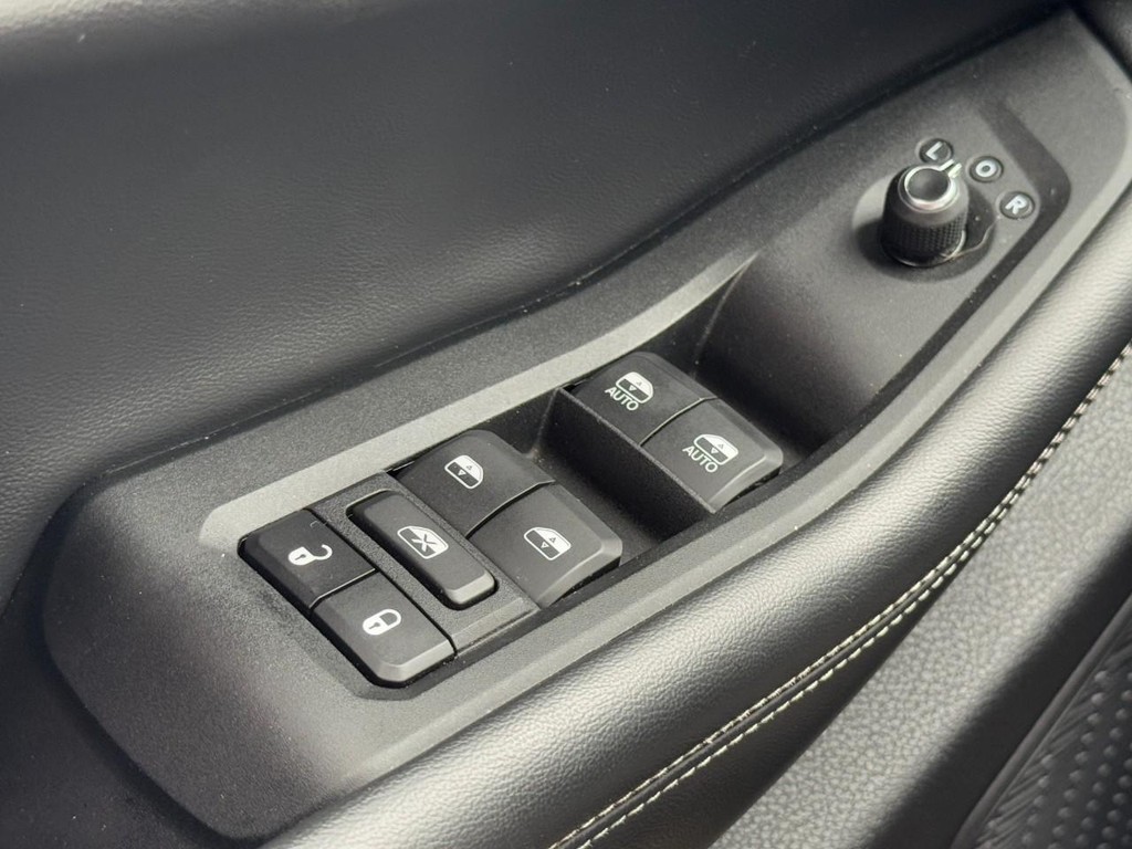 Jeep Grand Cherokee Vehicle Full-screen Gallery Image 20