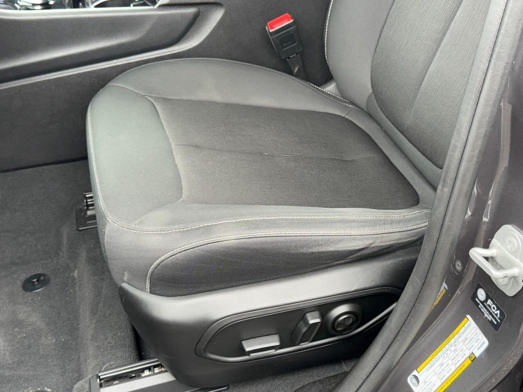 Jeep Grand Cherokee Vehicle Full-screen Gallery Image 21