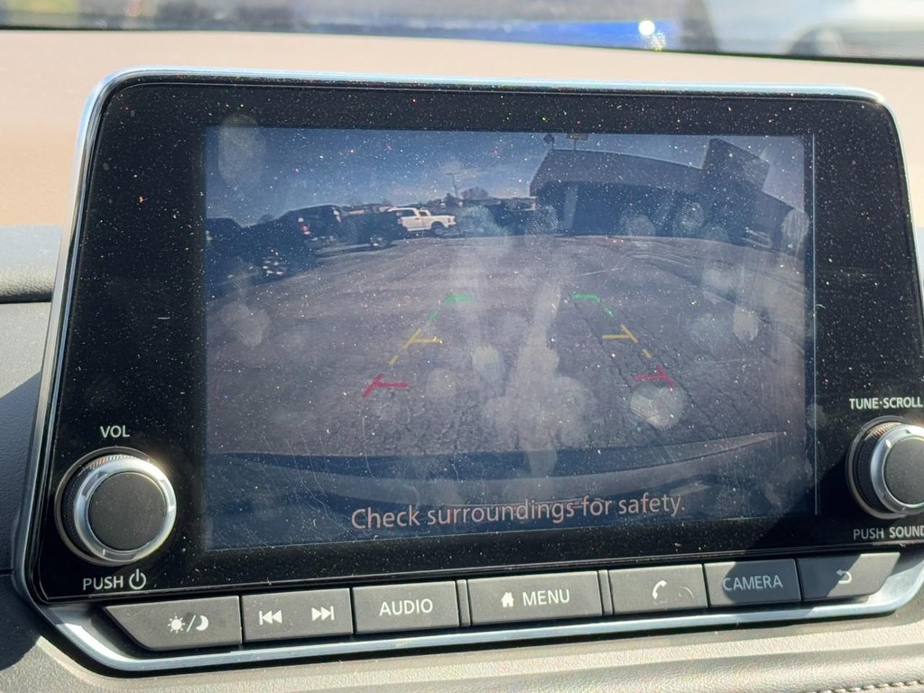 Nissan Rogue Vehicle Full-screen Gallery Image 19