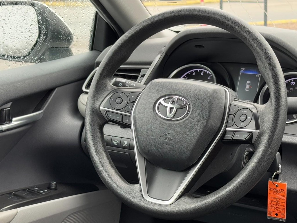 Toyota Camry Vehicle Full-screen Gallery Image 12