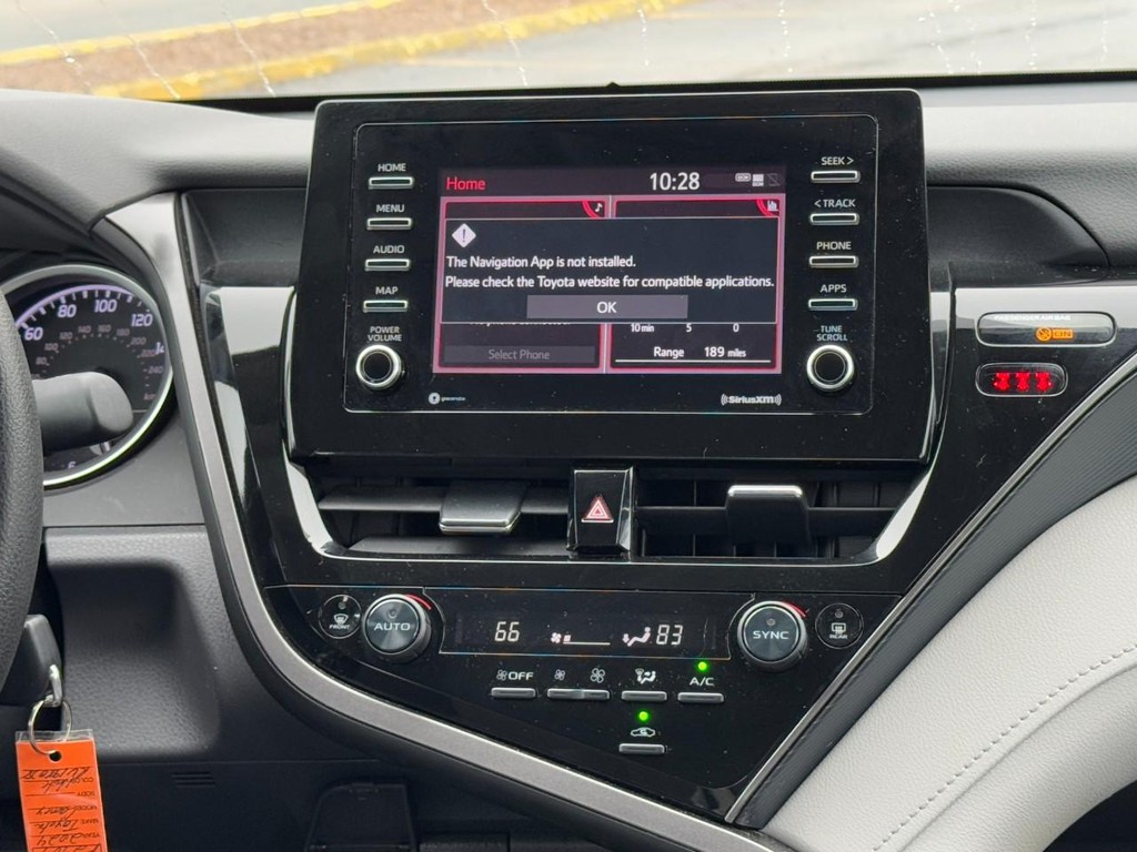 Toyota Camry Vehicle Full-screen Gallery Image 13