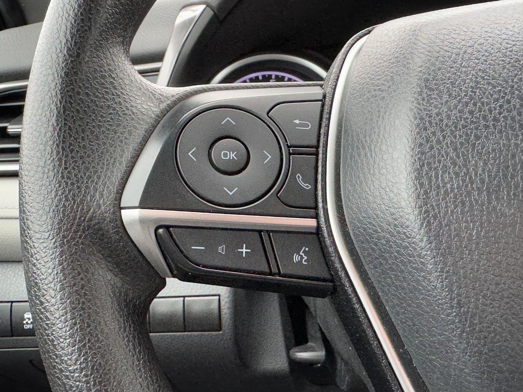 Toyota Camry Vehicle Full-screen Gallery Image 16