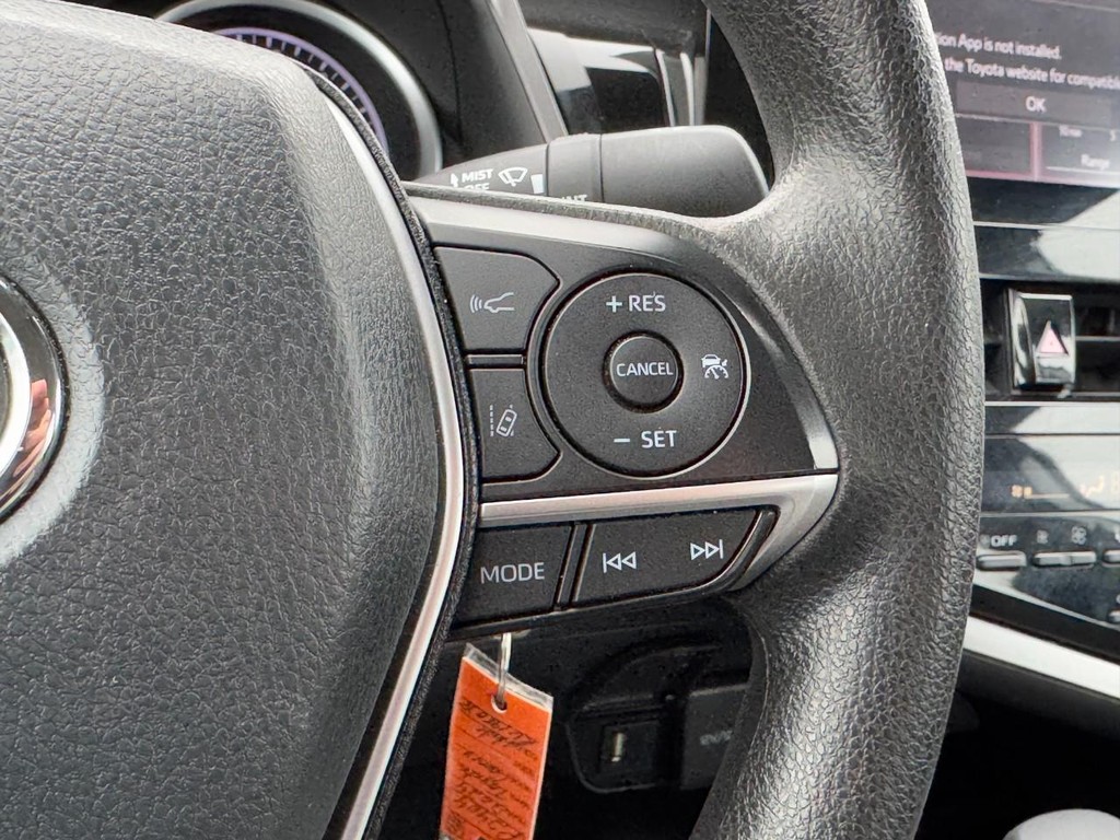 Toyota Camry Vehicle Full-screen Gallery Image 17