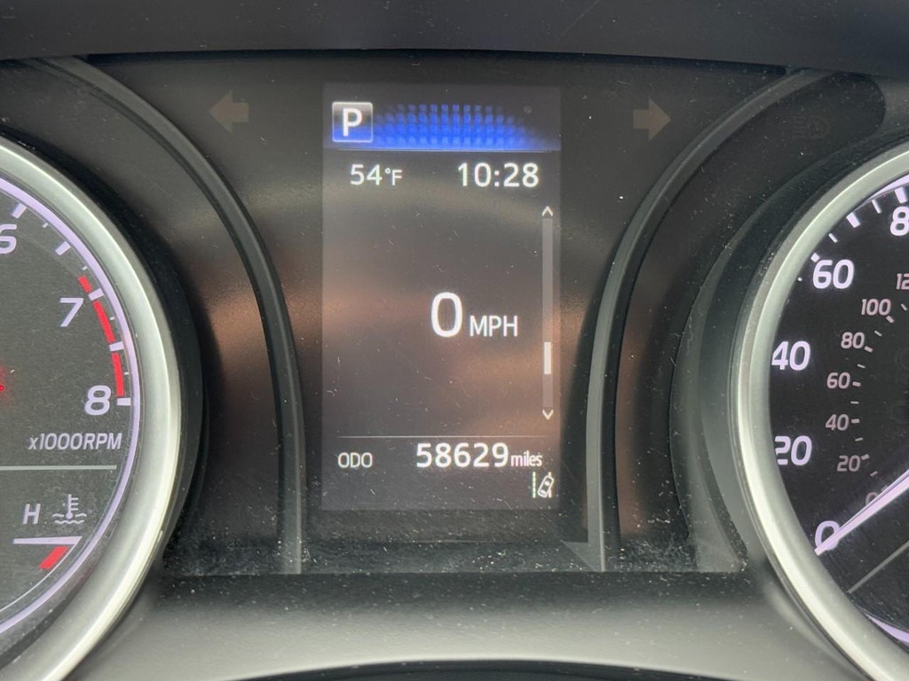 Toyota Camry Vehicle Full-screen Gallery Image 18