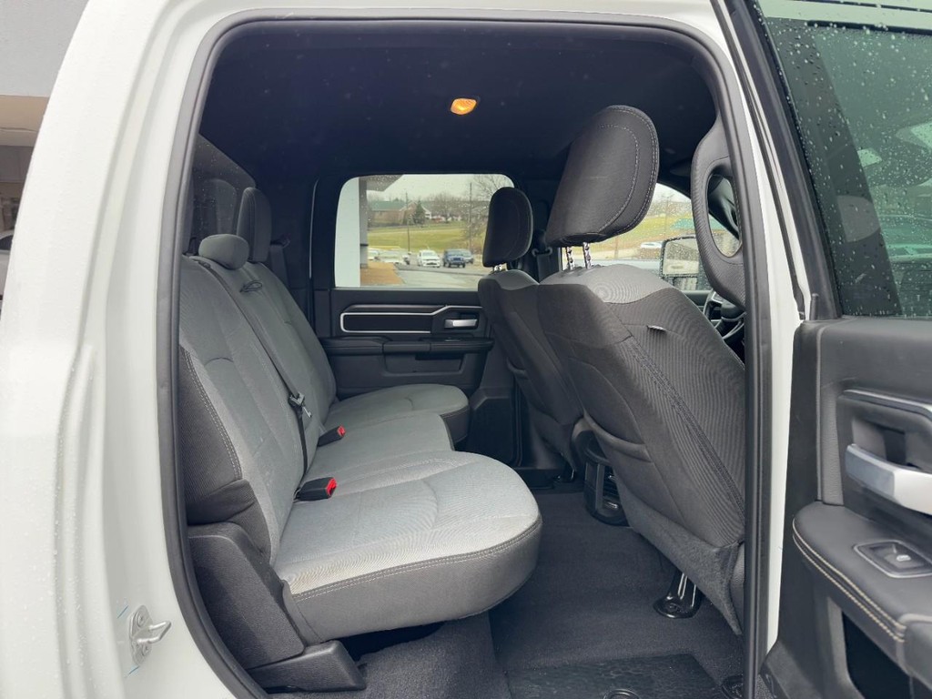 Ram 2500 Vehicle Full-screen Gallery Image 10