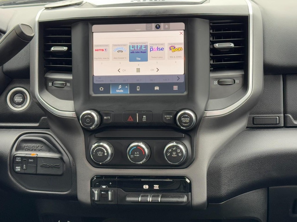 Ram 2500 Vehicle Full-screen Gallery Image 13