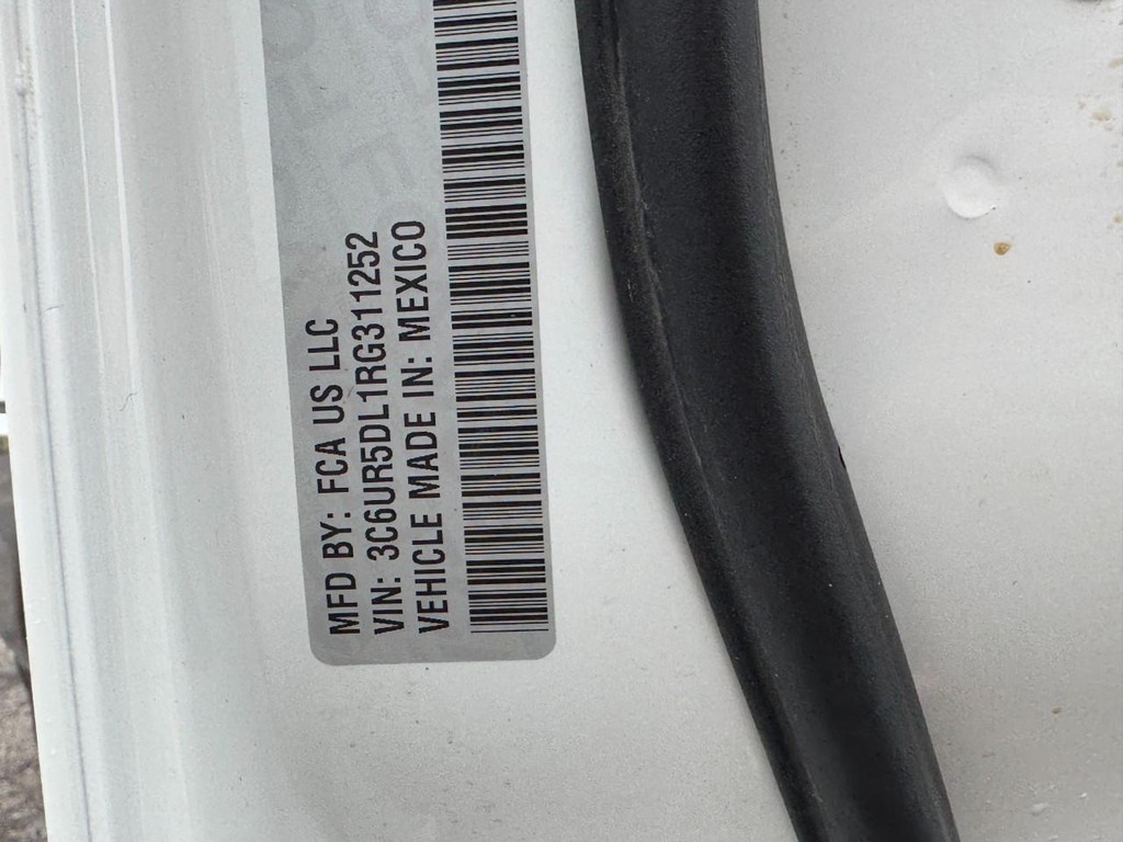 Ram 2500 Vehicle Full-screen Gallery Image 23