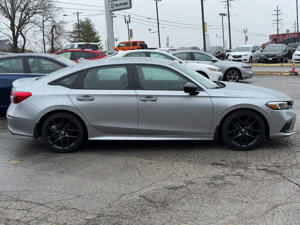 Honda Civic Sedan Vehicle Full-screen Gallery Image 02