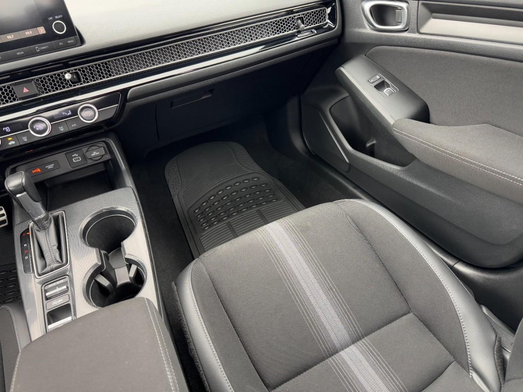 Honda Civic Sedan Vehicle Full-screen Gallery Image 15