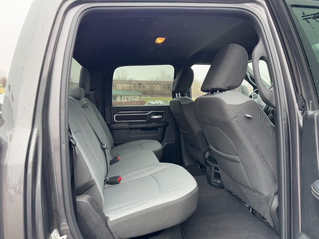 Ram 2500 Vehicle Full-screen Gallery Image 10